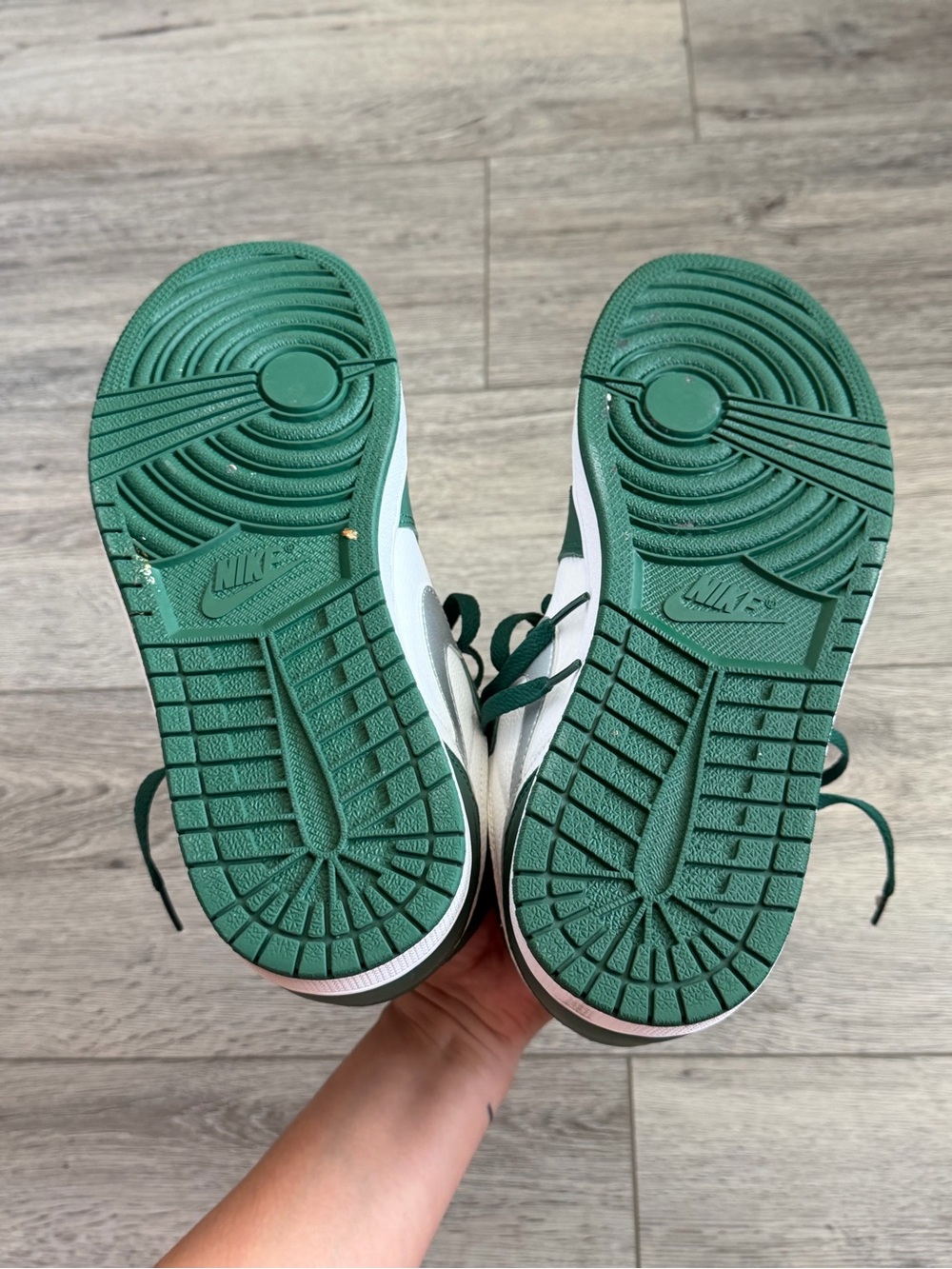 Nike Men’s Retro Air Jordan 1s Pine Green - Picture 6 of 6